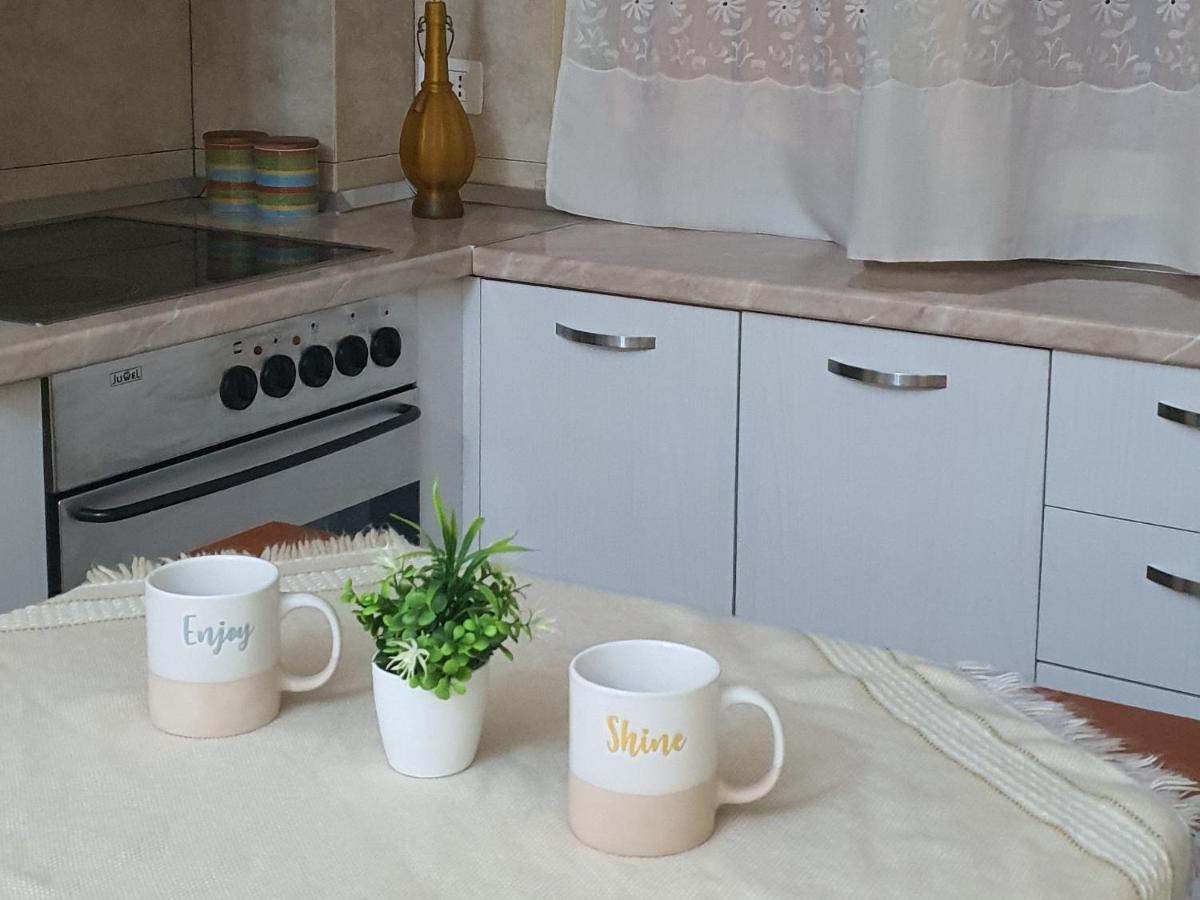 Alle'S M Shyri Studio Apartment Tiranë Luaran gambar