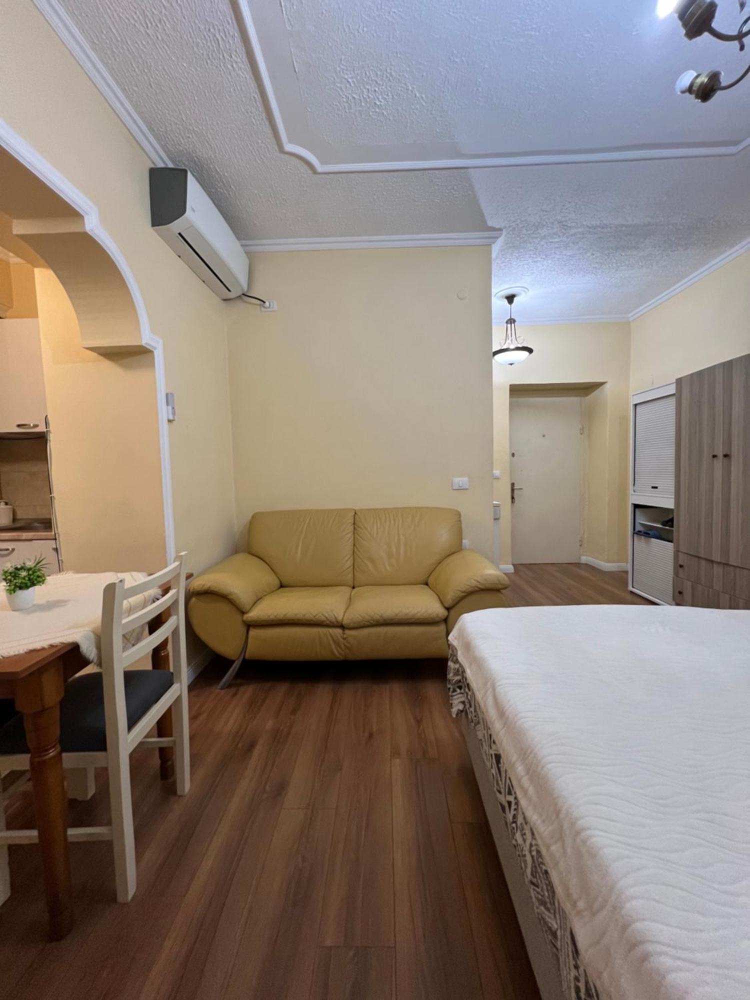 Alle'S M Shyri Studio Apartment Tiranë Luaran gambar