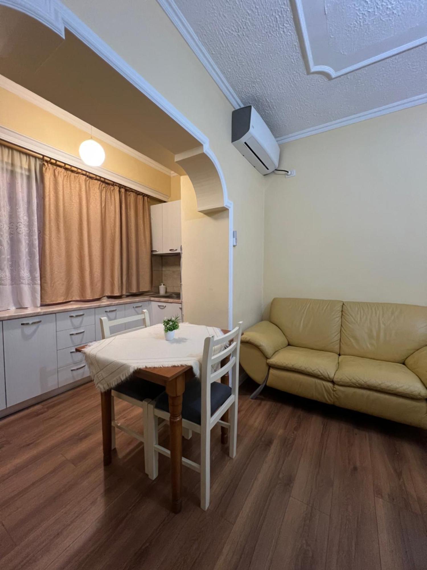 Alle'S M Shyri Studio Apartment Tiranë Luaran gambar